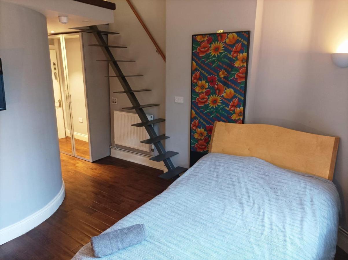 Habitación en casa particular Self-contained Studio In Central Property Unit 4 *